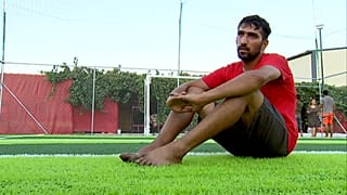 De internacional afegão a refugiado na Grécia