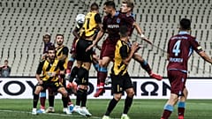 UEFA Avrupa Ligi play-off turu ilk maçında Trabzonspor, Yunanistan temsilcisi AEK ile OAKA Spyros Louis Stadı'nda karşılaştı. ( Andreas Papakonstantinou - Anadolu Ajansı )