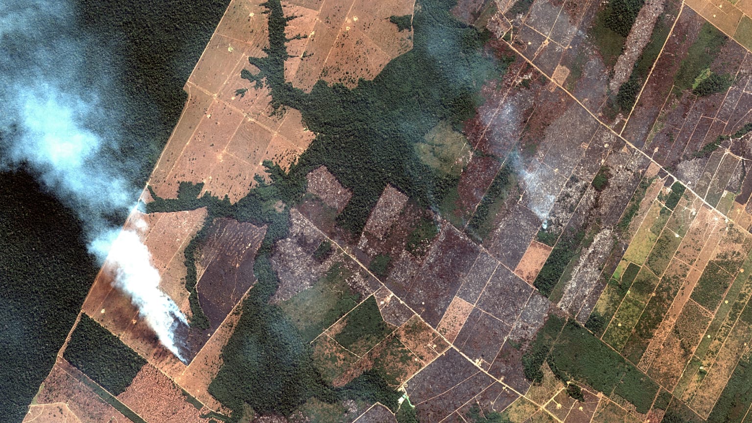 Bolsonaro acusa a Macron de "injerencia" por los incendios en la Amazonia