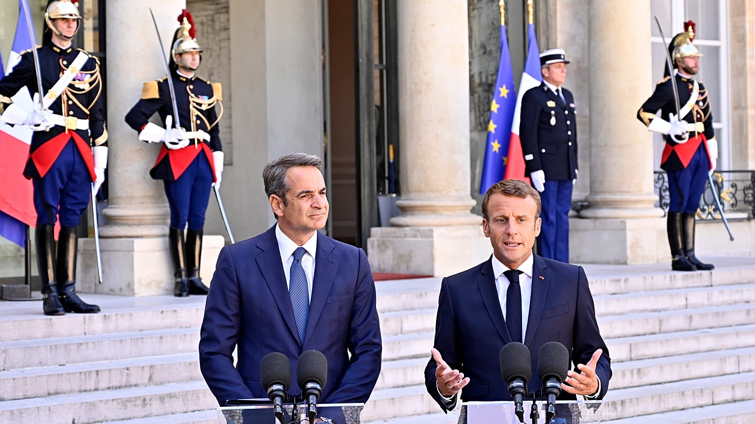 Macron: Türkiye'nin hidrokarbon arama faaliyetleri karşısında zayıflık göstermeyeceğiz