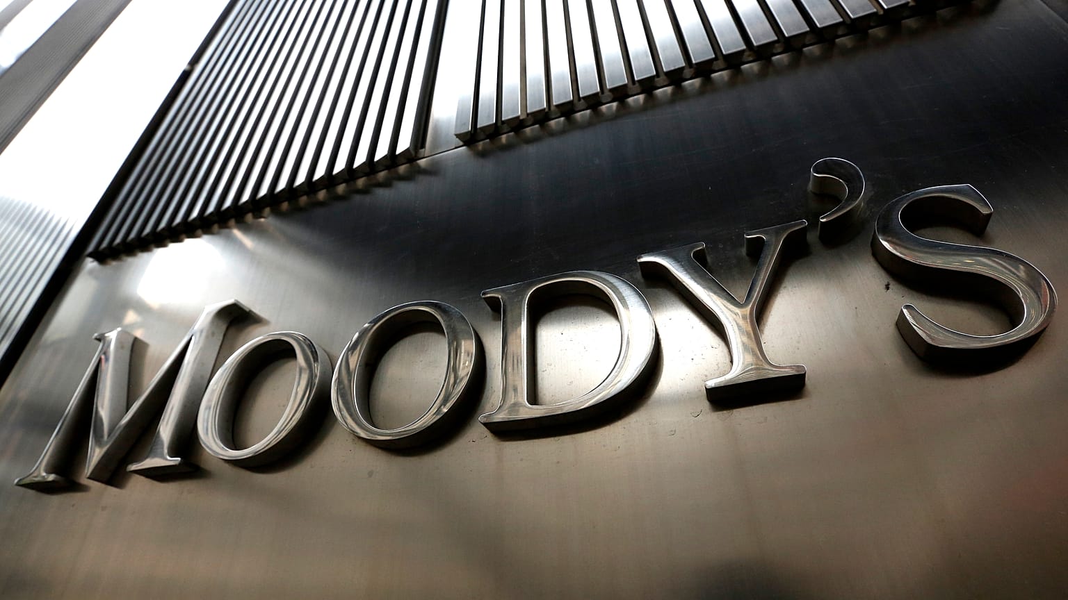 Δεν αναβαθμίζει την Ελλάδα η Moody's