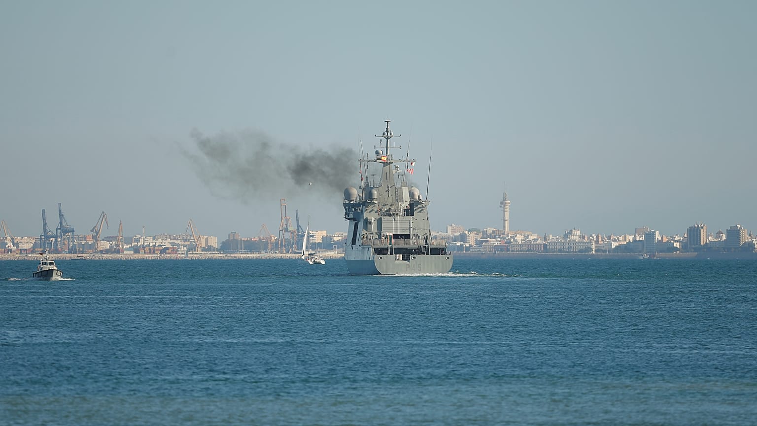 Watch again: Spanish warship Audaz arrives off Lampedusa coast to collect 15 migrants