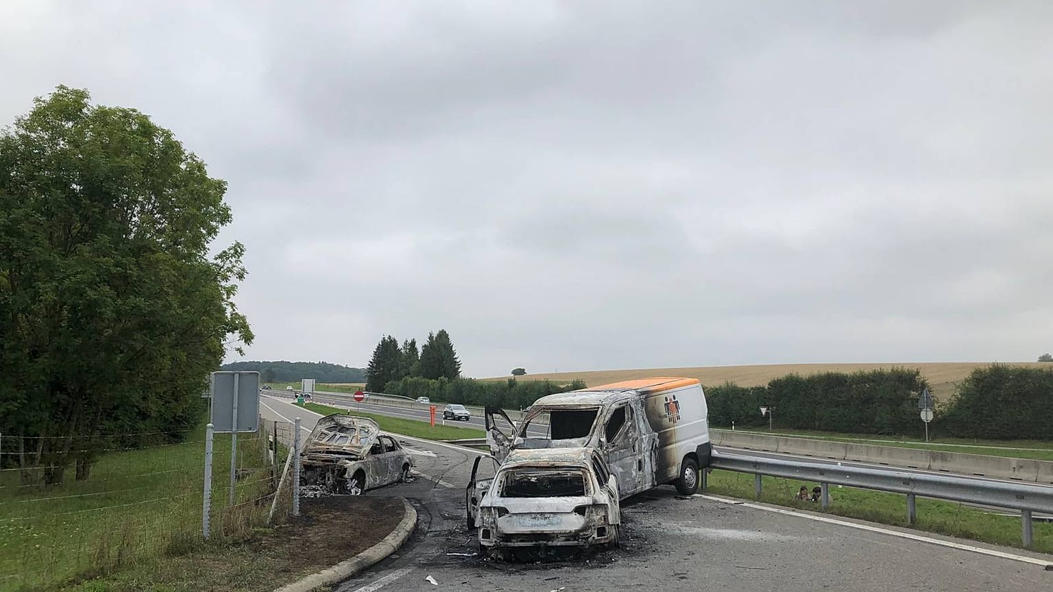 Wie im Film: Kriminelle überfallen mit Kalaschnikows bewaffnet Geldtransporter in der Schweiz