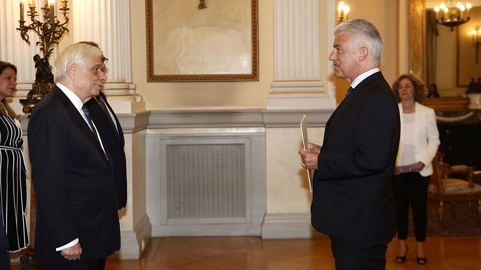 Ο νέος Γερμανός πρέσβης μας συστήνεται με ένα βίντεο - ύμνο στην Αθήνα