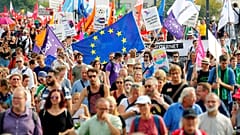 Mehr als 35.000 bei Unteilbar-Demo für mehr Solidarität in Dresden