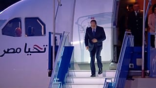شاهد: لحظة وصول السيسي إلى فرنسا لحضور قمة مجموعة السبع
