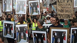 G7: Macron protagonista - anche - della protesta