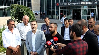 Van'da 8 belediye meclis üyesi görevden alındı