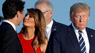 ABD'nin First Lady'si Melania Trump, Kanada Başbakanı Justin Trudeau ile selamlaşırken. Biarritz / Fransa