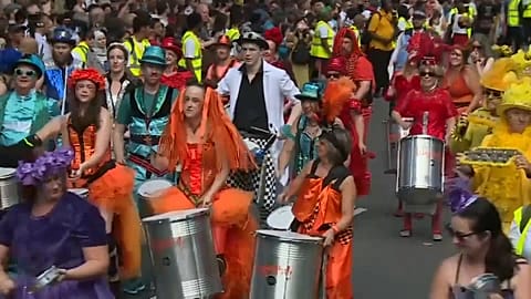 Revellers enjoy sunshine at hot Notting Hill Carnival