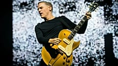 Bryan Adams kanadai énekes koncertet ad a Papp László Budapest Sportarénában 2012. július 29-én