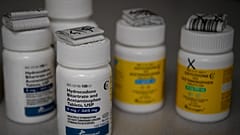 Haşhaştan elde edilen bir ilaç grubu olan opioidler, hem ağrı kesici hem de uyuşturucu olarak kullanılıyor