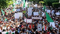 الجيش الجزائري يدعو لتنظيم انتخابات رئاسية "في أقرب وقت" رغم الرفض الشعبي لها