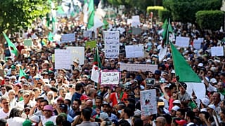 الجيش الجزائري يدعو لتنظيم انتخابات رئاسية "في أقرب وقت" رغم الرفض الشعبي لها