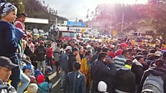Venezuelan migrants protest after Ecuador shuts border crossing