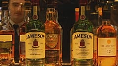 Il whiskey irlandese raddoppia le vendite nel mondo grazie ai cocktail dei millennial