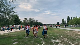 Turisták szedik a szemetet Berlin parkjaiban