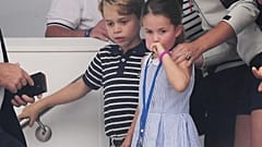 «Μπαλαρίνοι» στην Tάιμς Σκουέρ για τον Πρίγκιπα Τζορτζ 