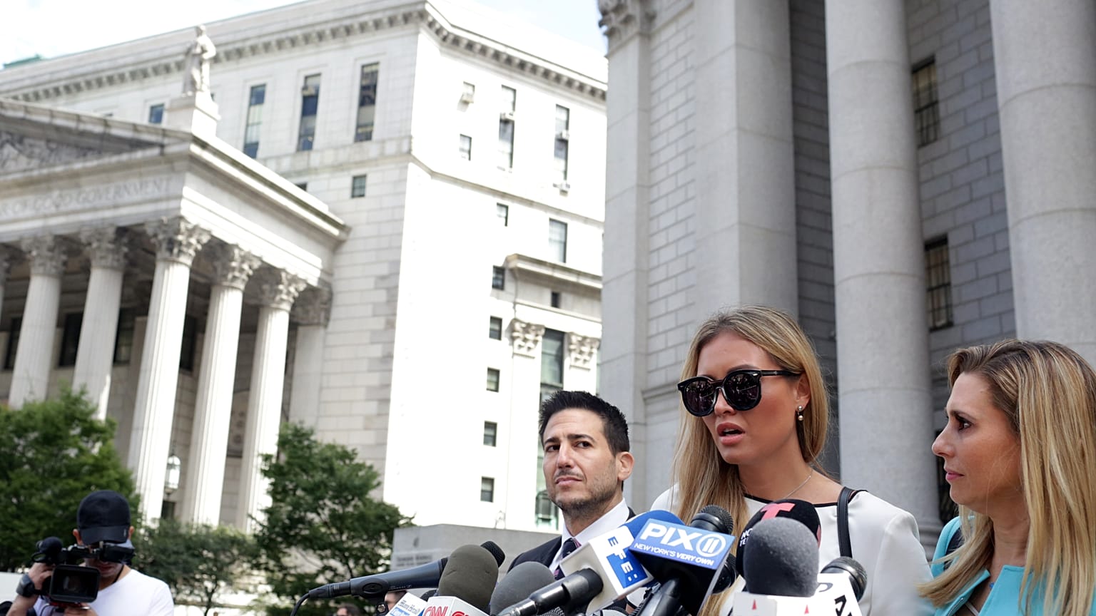 "Onun kölesiydim": ABD'yi sarsan tecavüz davasında milyarder işadamını dava eden kadınlar konuştu