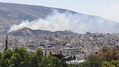 Η φωτιά στον Βύρωνα από το Σύνταγμα