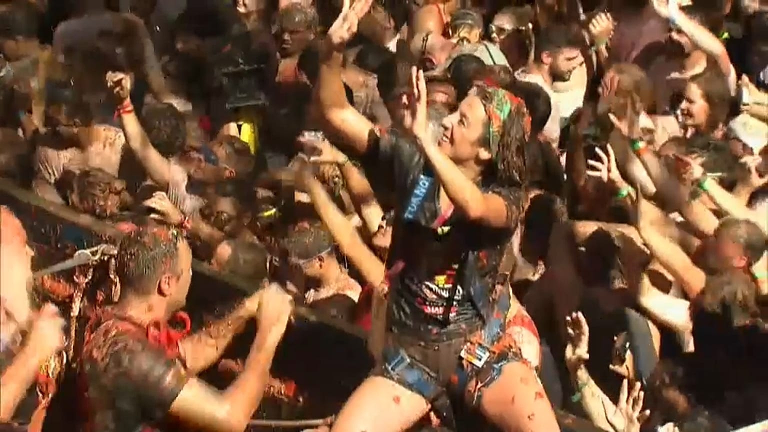 Buñol celebra su tradicional Tomatina 