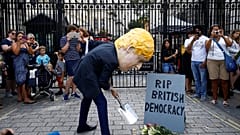 "Um escândalo constitucional" e outras reações a Johnson