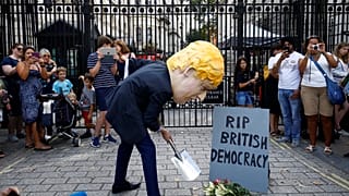 "Um escândalo constitucional" e outras reações a Johnson