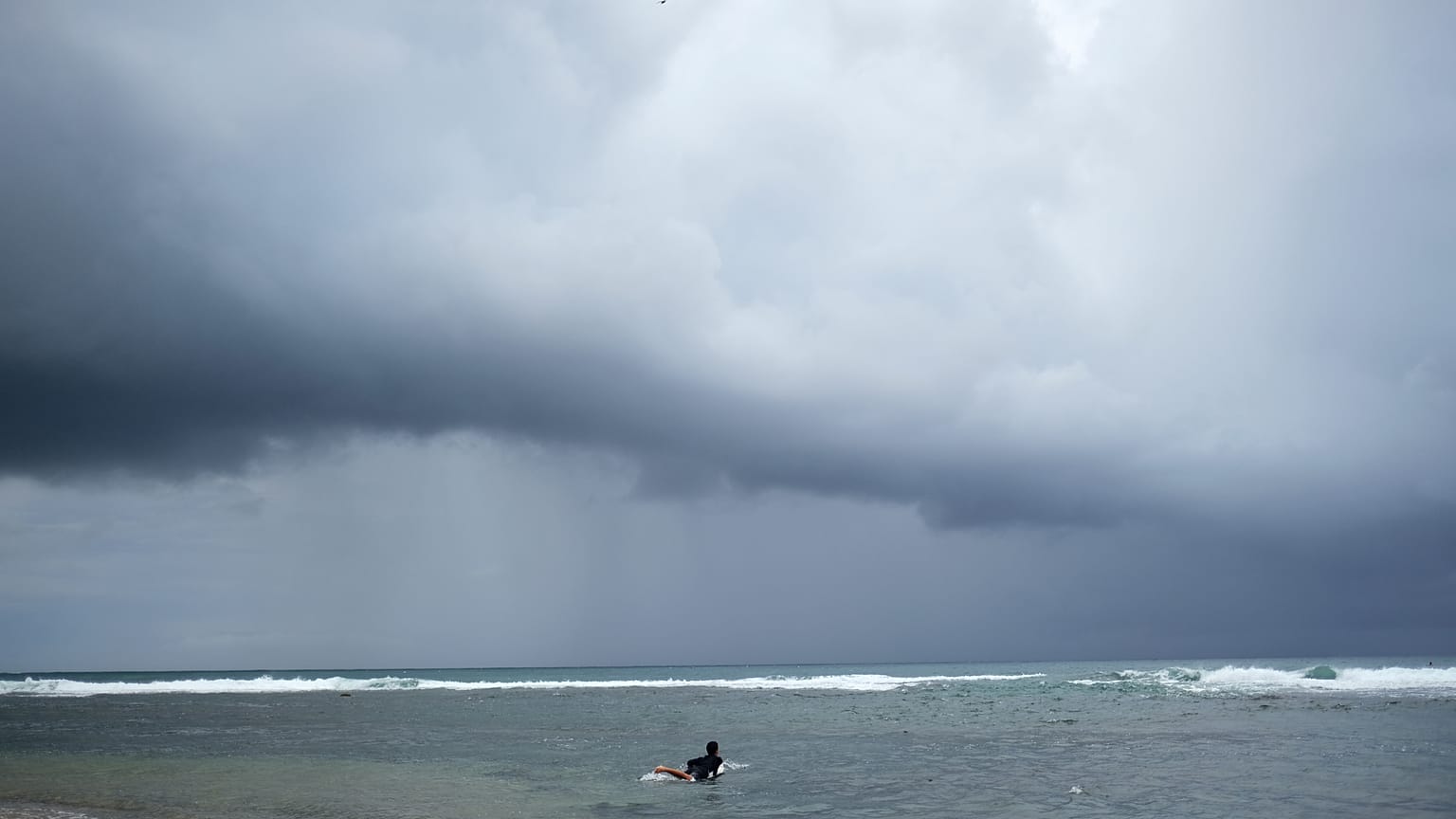 Megkímélte a Dorian hurrikán Puerto Ricót, de tovább erősödve tart Florida felé