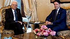 Mattarella affida l'incarico a Conte: "È il momento del coraggio e della novità"