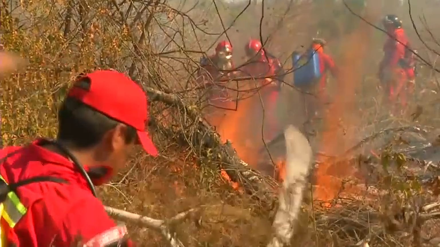 Batalla interminable contra el fuego en Bolivia