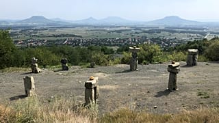 Ébredő vulkán: elkészült az elhordott Haláp lenyűgöző szoborparkja