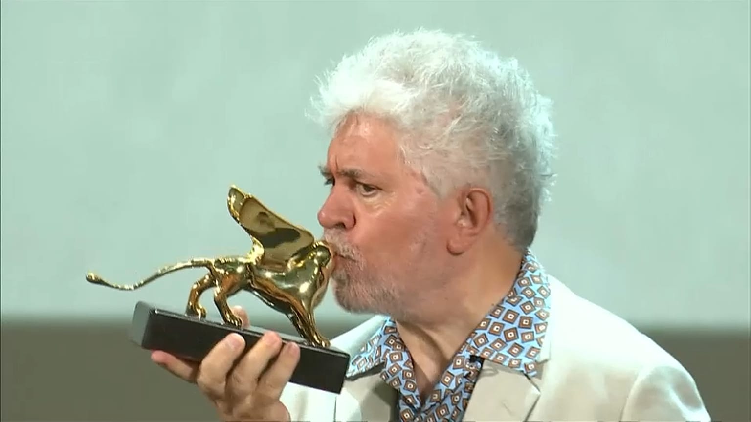 Almodóvar recibe el León de Oro de Honor
