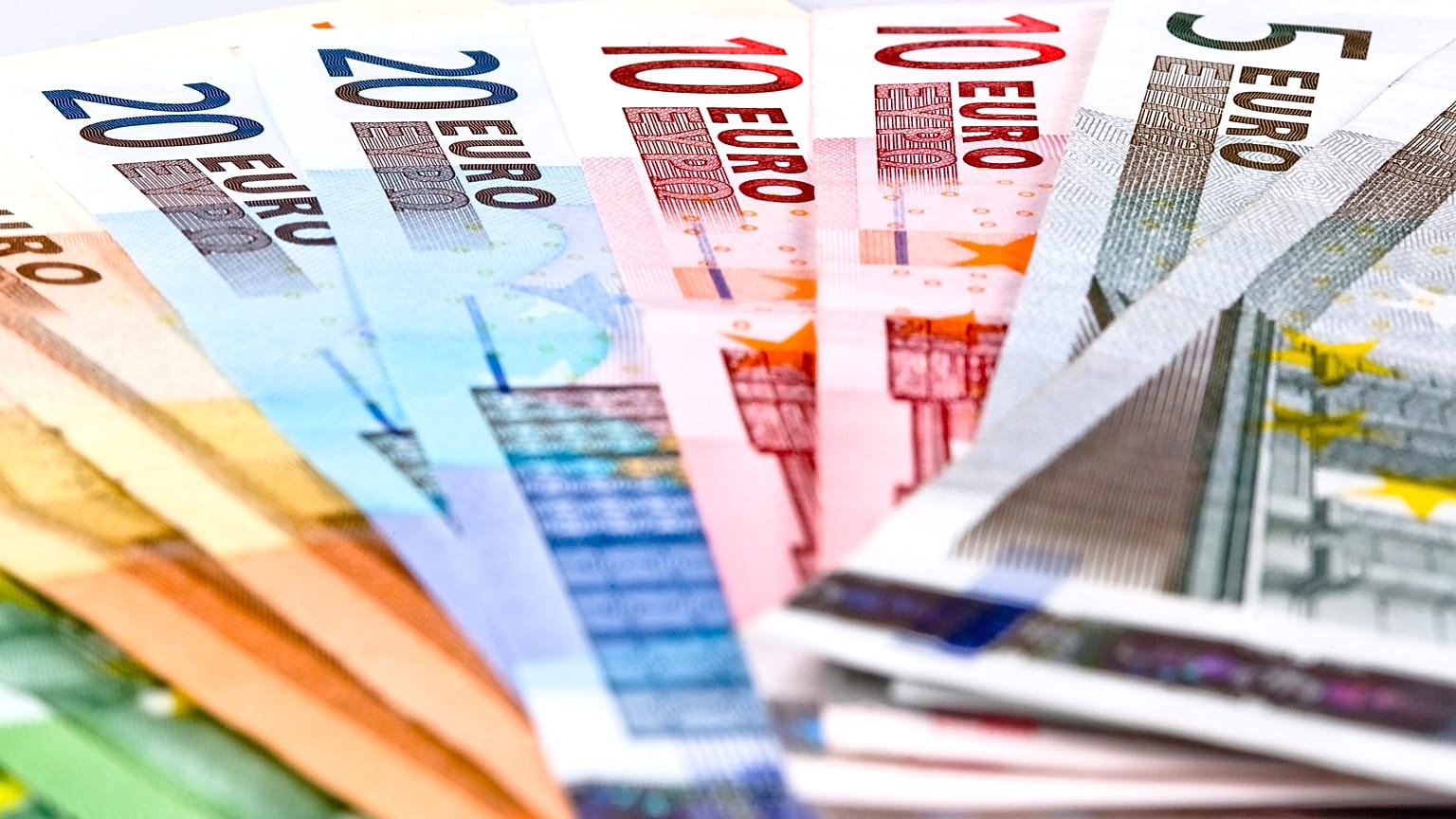 332 forint volt egy euró