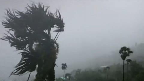 El huracán Dorian se hace fuerte rumbo a Florida