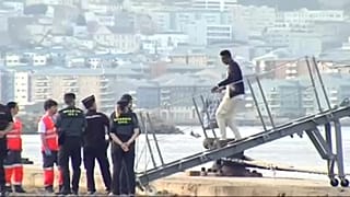 El Audaz llega a Cádiz con 15 inmigrantes rescatados por el Open Arms