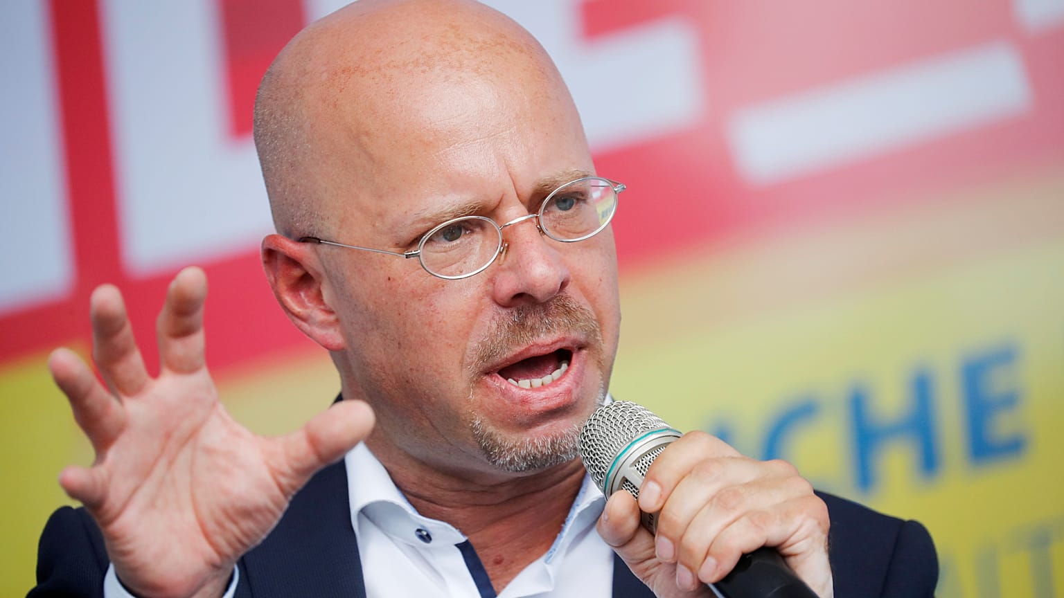 AfD-Scharfmacher Kalbitz (46) - Rechtsextreme Vergangenheit vertuscht?