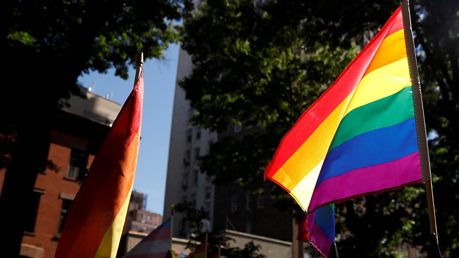 İngiltere'de mahkeme, erkek olan trans bireyin ailevi statüsünün "annelik" olduğuna hükmetti