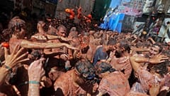Dalla "tomatina" a Almodovar: il no comment della settimana