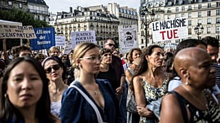 Kadına yönelik şiddet Fransa'da protesto edildi