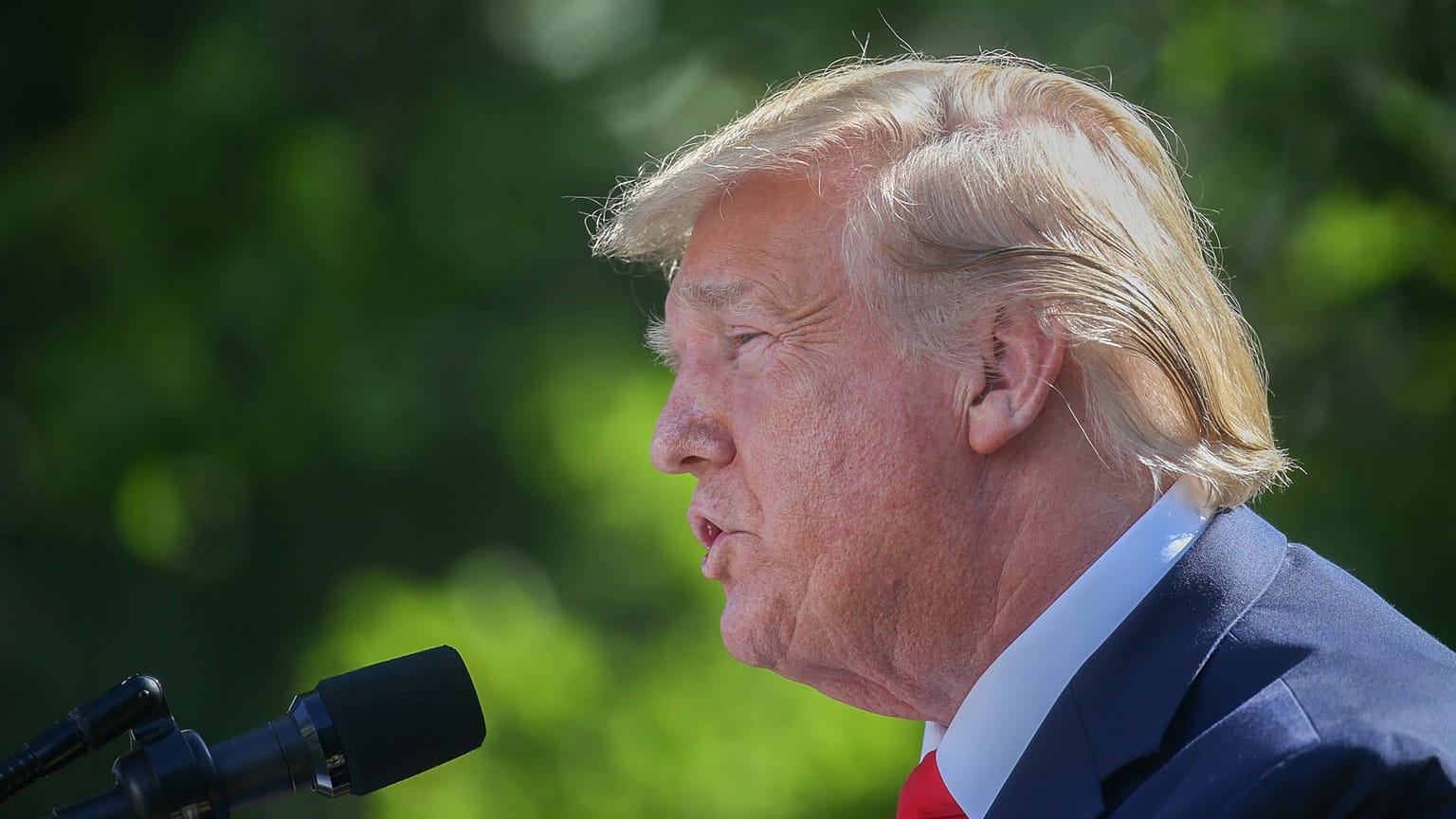 Trump elhalasztja lengyelországi látogatását