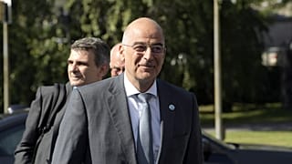 Δένδιας: Εξέφρασε δυσαρέσκεια στον Τούρκο πρέσβη για την αύξηση μεταναστών από την Τουρκία