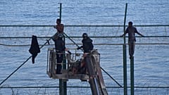 155 migrants forcent la frontière espagnole à Ceuta