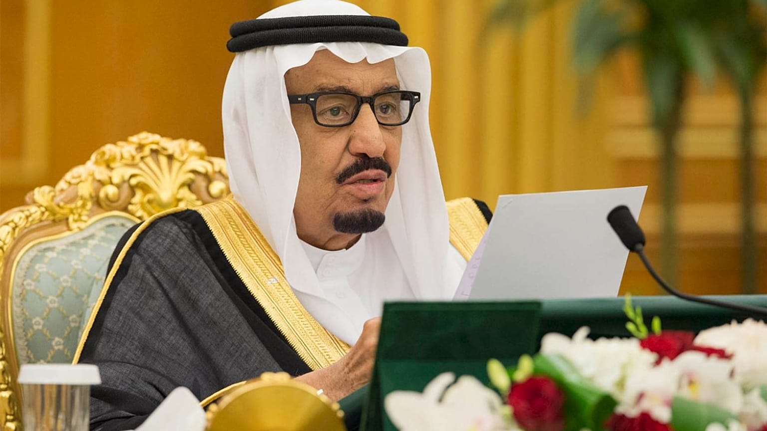 الملك سلمان يدعو طهران للتخلي عن "الفكر التوسعي والتخريبي"