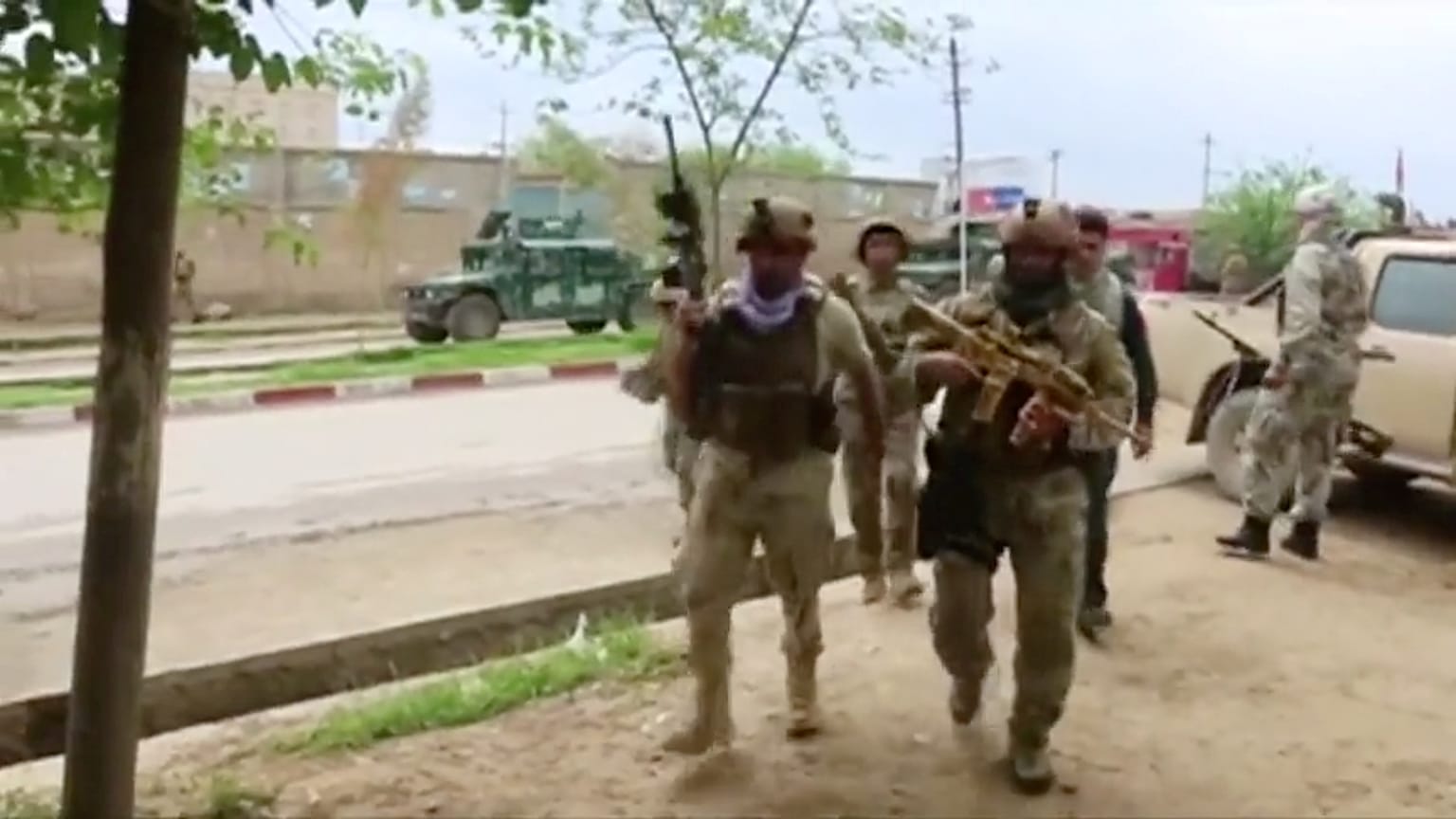Afganistan'ın altıncı büyük kenti Kunduz, Taliban'ın eline geçti