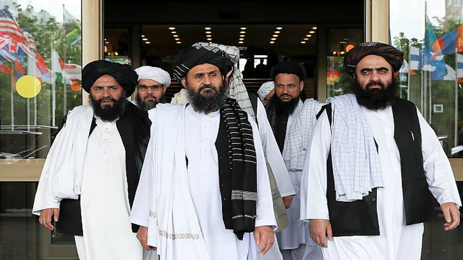 انتحاري من طالبان يفجر نفسه وسط قندوز مع استمرار الهجوم على المدينة