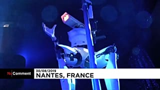 "Robô sexy" é atração em bar de striptease em Nantes 
