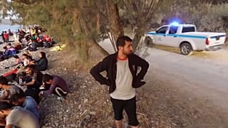 Bekeményítenek a görögök a menekültekkel