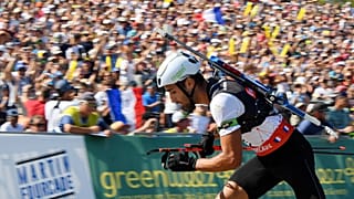 Martin Fourcade, roi du biathlon, fait le show à Annecy