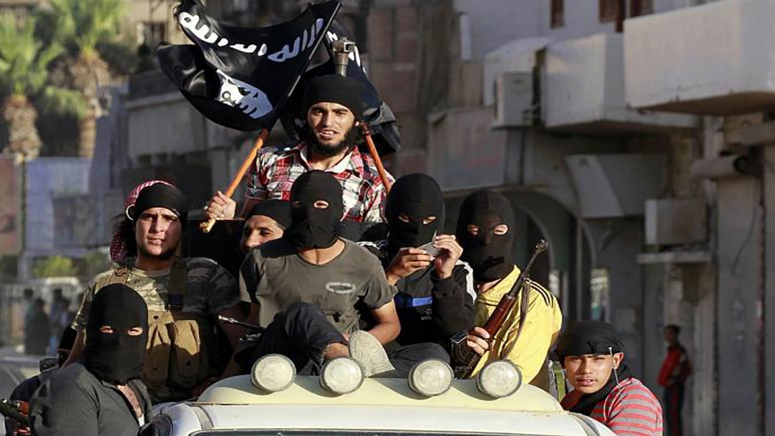 اعتقال أحد مسؤولي تنظيم الدولة الإسلامية في سوريا يشتبه بارتباطه باعتداءات باريس وبروكسل