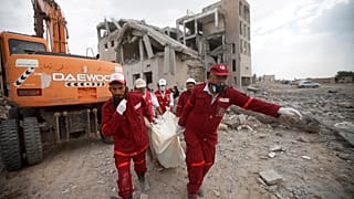 Red Crescent medics carry a body of the victim of Saudi-led airstrikes on a Houthi detention centre in Dhamar, Yemen, September 1, 2019.